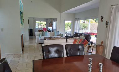 Casa en Venta 4 ambientes con dependencia - Abril Club De Campo
