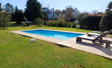 Casa en Venta 4 ambientes con dependencia - Abril Club De Campo