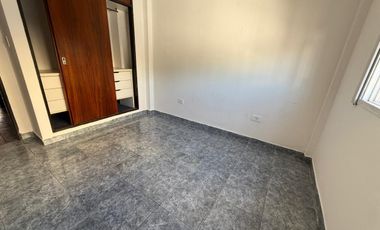 Departamento de 2 ambientes con balcón y espacio guarda coche en Wilde