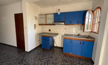 Departamento de 2 ambientes con balcón y espacio guarda coche en Wilde