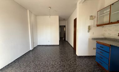 Departamento de 2 ambientes con balcón y espacio guarda coche en Wilde