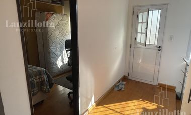 Chalet 5 ambientes con piscina en Sarandi