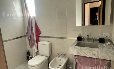 Chalet 5 ambientes con piscina en Sarandi