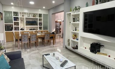 Chalet 5 ambientes con piscina en Sarandi