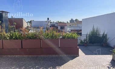 Chalet 5 ambientes con piscina en Sarandi