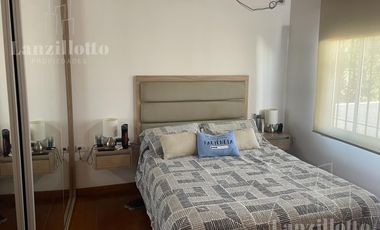 Chalet 5 ambientes con piscina en Sarandi