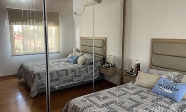 Chalet 5 ambientes con piscina en Sarandi