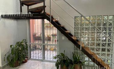 Chalet 5 ambientes con piscina en Sarandi