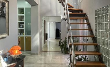 Chalet 5 ambientes con piscina en Sarandi