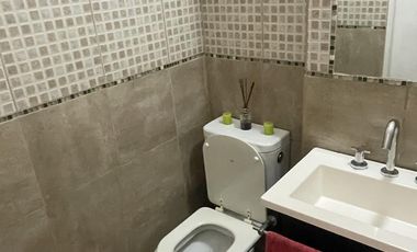 Chalet 5 ambientes con piscina en Sarandi