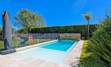 VENTA · CASA ·  4 DORMITORIOS · QUINCHO · PISCINA · FONDO NORTE · FUNES