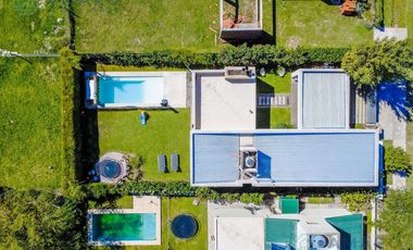 VENTA · CASA ·  4 DORMITORIOS · QUINCHO · PISCINA · FONDO NORTE · FUNES