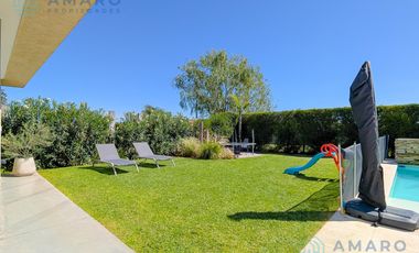 VENTA · CASA ·  4 DORMITORIOS · QUINCHO · PISCINA · FONDO NORTE · FUNES
