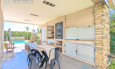 VENTA · CASA ·  4 DORMITORIOS · QUINCHO · PISCINA · FONDO NORTE · FUNES