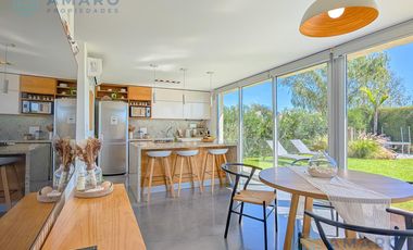 VENTA · CASA ·  4 DORMITORIOS · QUINCHO · PISCINA · FONDO NORTE · FUNES