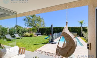 VENTA · CASA ·  4 DORMITORIOS · QUINCHO · PISCINA · FONDO NORTE · FUNES