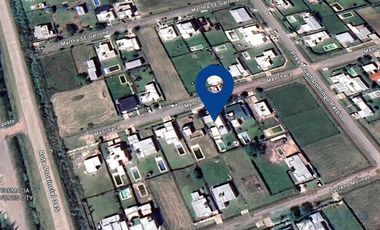 VENTA · CASA ·  4 DORMITORIOS · QUINCHO · PISCINA · FONDO NORTE · FUNES