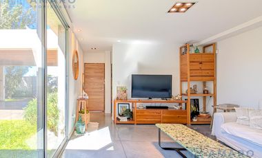 VENTA · CASA ·  4 DORMITORIOS · QUINCHO · PISCINA · FONDO NORTE · FUNES