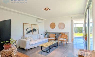 VENTA · CASA ·  4 DORMITORIOS · QUINCHO · PISCINA · FONDO NORTE · FUNES