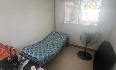 Casa con dos habitaciones, baño, cocina comedor, patio chico con churrasquera. Muy buen estado en general.-