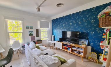 Venta casa 5 ambientes con cochera y fondo libre con piscina en Abril Club De Campo