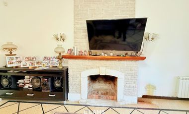 Chalet 5 ambientes en Venta - Barrio Los Troncos