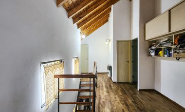 Casa de 2 dormitorios con pileta y gran jardín en  Country Club Logaritmo