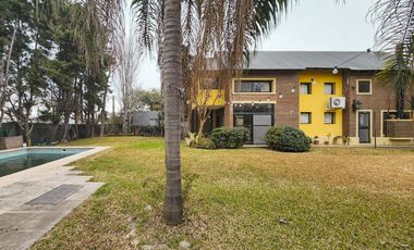 Casa de 2 dormitorios con pileta y gran jardín en  Country Club Logaritmo