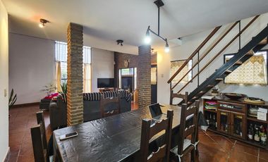 Casa de 2 dormitorios con pileta y gran jardín en  Country Club Logaritmo