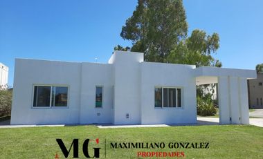 Casa en alquiler, 5 ambientes.  Terralagos, Canning