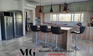 Casa en alquiler, 5 ambientes.  Terralagos, Canning