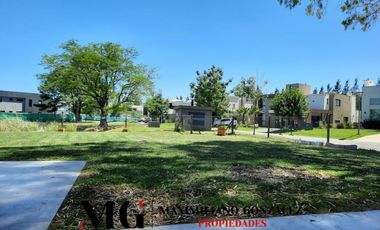 Casa en alquiler, 5 ambientes.  Terralagos, Canning