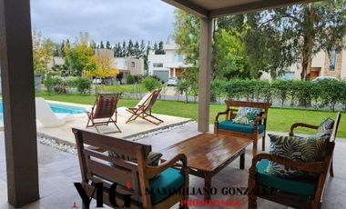Casa en alquiler, 5 ambientes.  Terralagos, Canning