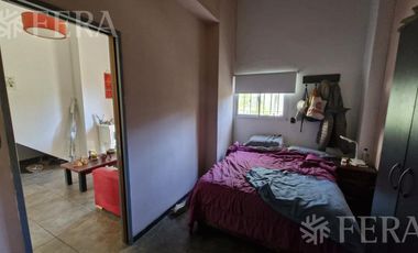 Venta casa multifamiliar con cochera en Villa Dominico