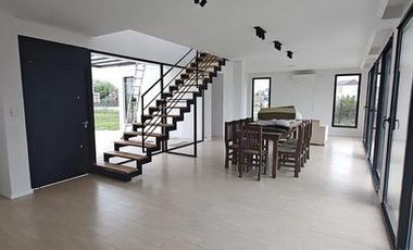 Casa en Venta 5 Ambientes con Piscina | Barrio La Alameda | Canning | Lote Central