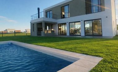 Casa en Venta 5 Ambientes con Piscina | Barrio La Alameda | Canning | Lote Central