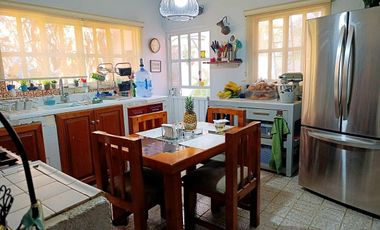 Residencia con Amplios Espacios y Jardín en Lomas de Sierra Juárez