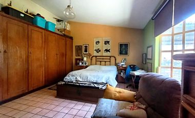 Residencia con Amplios Espacios y Jardín en Lomas de Sierra Juárez