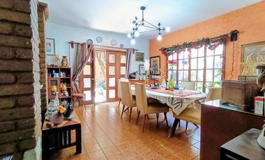 Residencia con Amplios Espacios y Jardín en Lomas de Sierra Juárez