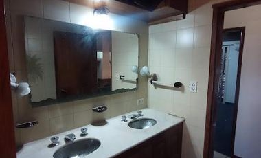 EXCELENTE CHALET EN 2 PLANTAS DE 5 AMB.
