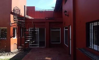 EXCELENTE CHALET EN 2 PLANTAS DE 5 AMB.