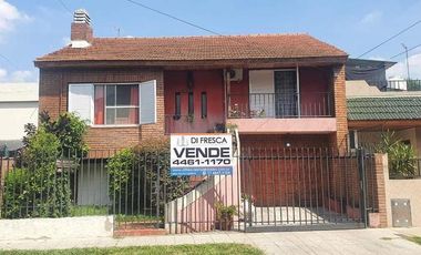 EXCELENTE CHALET EN 2 PLANTAS DE 5 AMB.