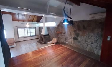 EXCELENTE CHALET EN 2 PLANTAS DE 5 AMB.