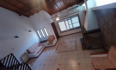 EXCELENTE CHALET EN 2 PLANTAS DE 5 AMB.