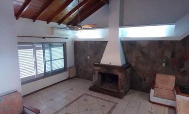 EXCELENTE CHALET EN 2 PLANTAS DE 5 AMB.