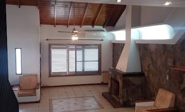 EXCELENTE CHALET EN 2 PLANTAS DE 5 AMB.