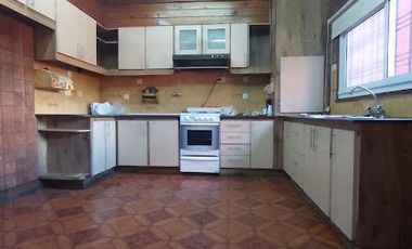 EXCELENTE CHALET EN 2 PLANTAS DE 5 AMB.