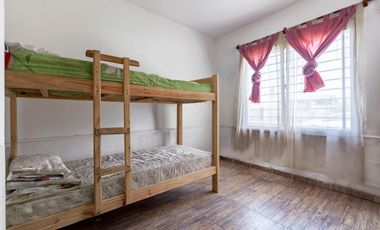 VENTA - Casa - 2 dormitorios con piscina, galería y parrillero - Tierra de sueños, Alvear.