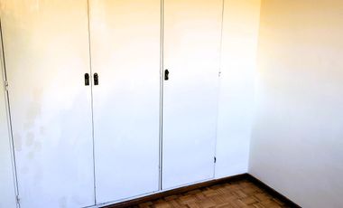 Alquiler en Pesos departamento 3 ambientes con balcón sobre Libertador