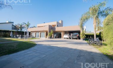 Casa de 3 dormitorios - Barrio Privado 